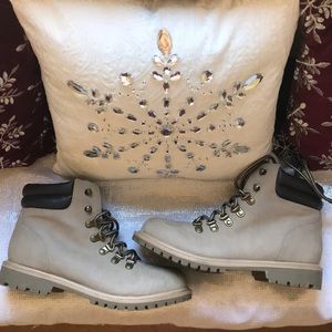 🧡 Spirit Beige Boots 🧡